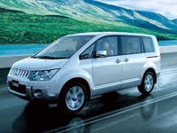 Фото Mitsubishi Delica V 7 мест Правый руль